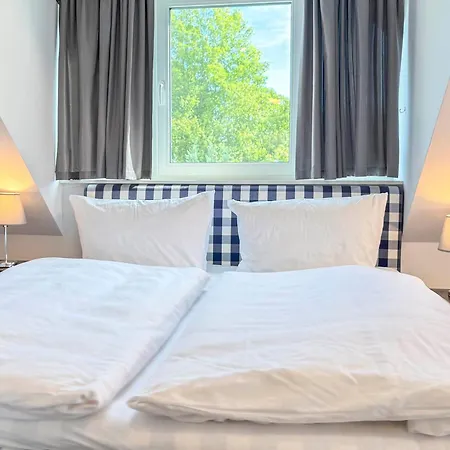 Nyaraló Charlotte *